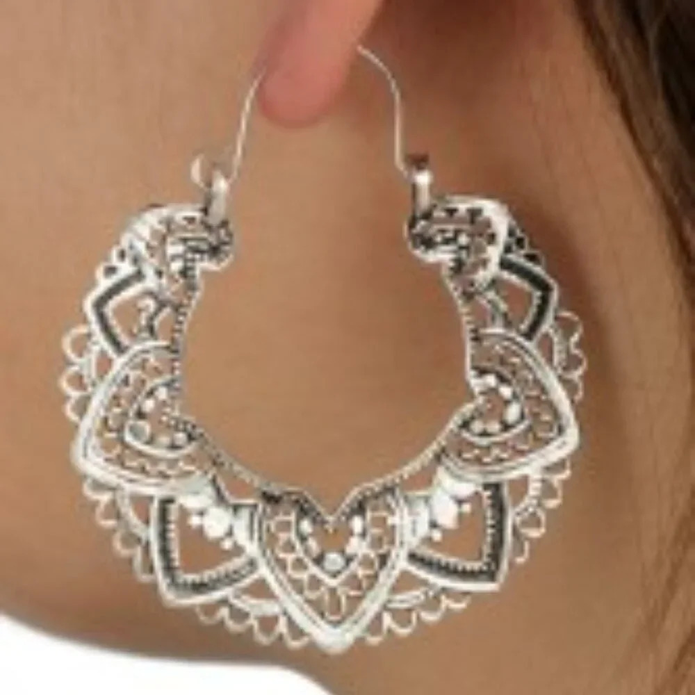 2 pairs! Silver-toned & Gold-toned Lacy Filigree & Floral Hoops - Picture 4 of 7